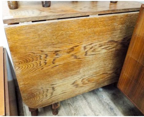 Oak gate leg dining table on turned legs 34" wide 