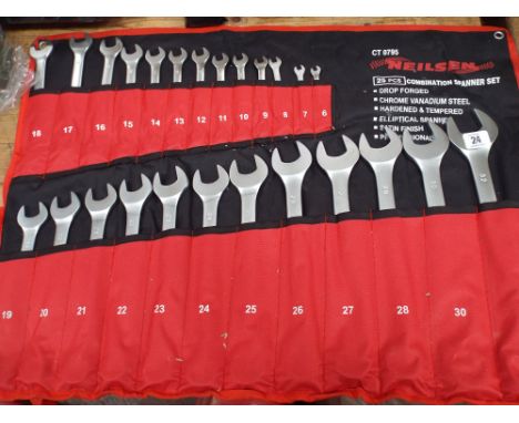 A 25 piece CV metric spanner set 