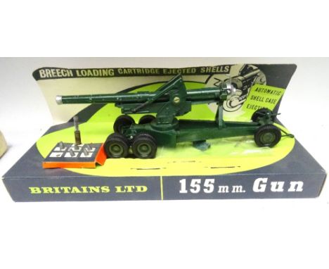 Britains set 9745, 155mm Gun and 9740 wheeled 18inch Howitzer with fifteen shells (shellcase missing) with card and foam inte