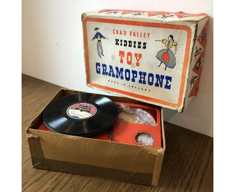 Original Chad Valley Kiddies Toy Gramophone. Made in England, complete with accessories, needles and record. Height: 23 cm. W