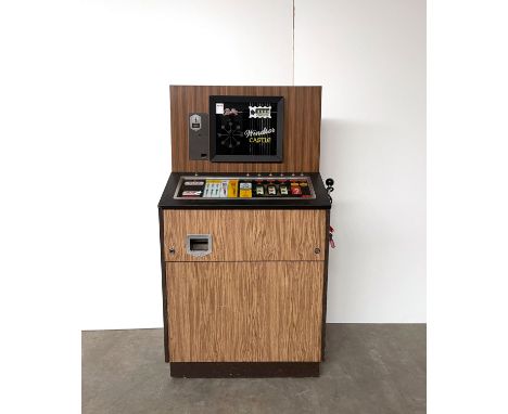 Bally "Windsor Castle" slot machine ca. 1968. Working condition untested. Height: 155 cm. Width: 84 cm. Depth: 52 cm. Conditi