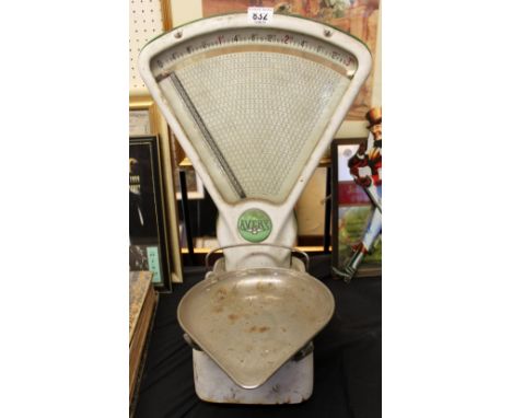 Set of vintage Avery shop weighing scales