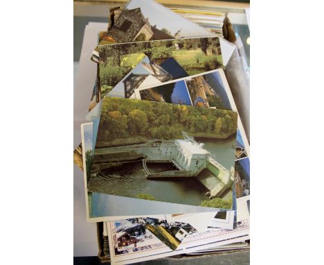 Two boxes of vintage postcards and silk embroidered war cards
