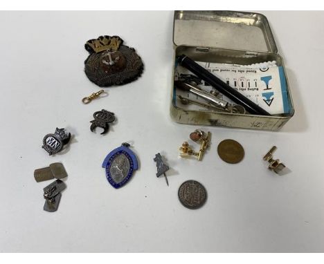 A mixed lot including an 1892 shilling, a pair of engine turned silver sleevelinks, and badges etc (a lot)