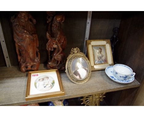 A mixed lot, to include two Oriental carved wood figures, largest 28cm high; a Chinese teacup and similar saucer; and three v