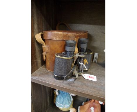 A pair of Ross binoculars,&nbsp;with broad arrow stamp, in leather case.&nbsp; 