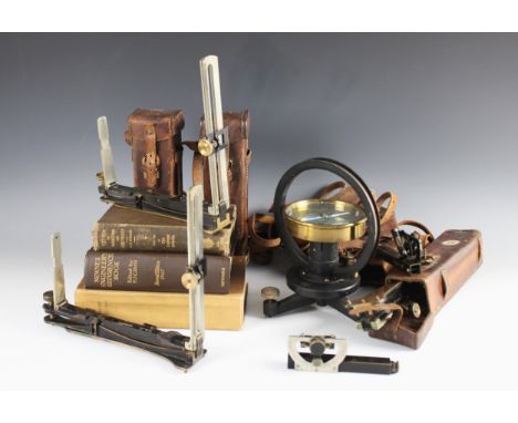 WORLD WAR I INTEREST: A leather cased J. Casartelli &amp; Son of Manchester military sighting level, model number 477 with st