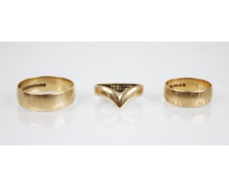 A 9ct gold wedding band, of plain polished form, marks for 'WG&amp;S', Birmingham 1966, size T ½, together with a 9ct gold ch