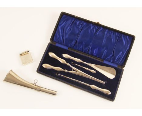 A George V silver mounted dressing set, Adie &amp; Lovekin Ltd, Birmingham 1913, comprising glove stretcher, 19cm long, butto