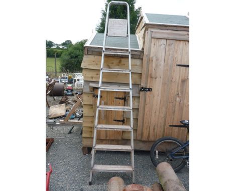 Aluminium step ladder