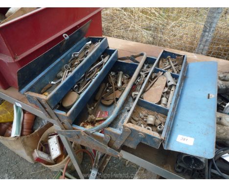 Cantilever toolbox and tools