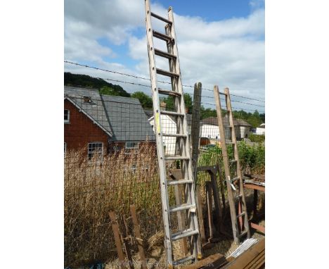 Aluminium extending ladder, 22 rungs