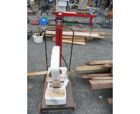 An Avery 500 kg weighing scales
