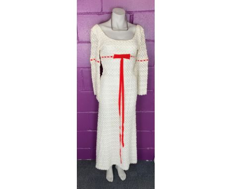 A Berkertex Amanuella 60's crochet wedding dress (L. 129cm, shoulder L. 42cm, sleeve L. 50cm, hips 36, bust 34 size 12) zip i