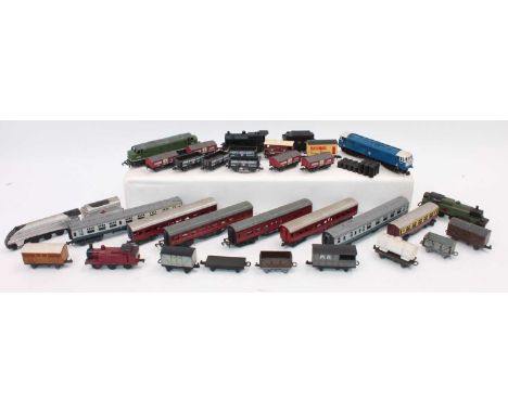 Small shoebox containing 'N' gauge items.  Motorised Lima E3185, but missing pantographs, 3 unmotorised locos, 5 bogie coache