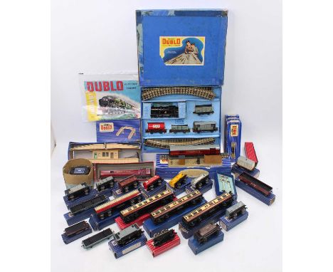 Hornby Dublo EDG17 0-6-2 tank goods set comprising BR black 69567 gloss loco with 3 wagons, a goods brake and track (G-BP), a