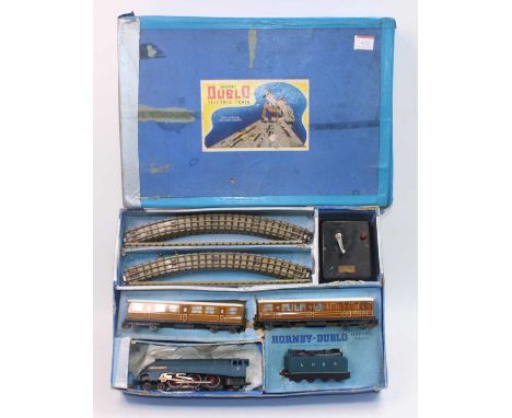 Hornby Dublo post war EDP1 passenger set comprising Sir Nigel Gresley No. 7 loco, red nameplates one corner of one chipped (E