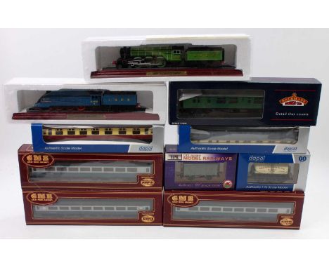 One tray containing a quantity of mixed boxed 00 gauge rolling stock and accessories, to include a Dapol Bachmann, Airfix Mai