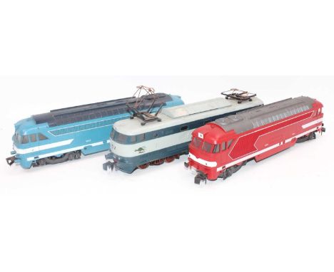 Three Lima locomotives:- Bo-Bo diesel SNCF 67001 blue, another red, with Bo-Bo electric E444054 light and dark grey, pantos r
