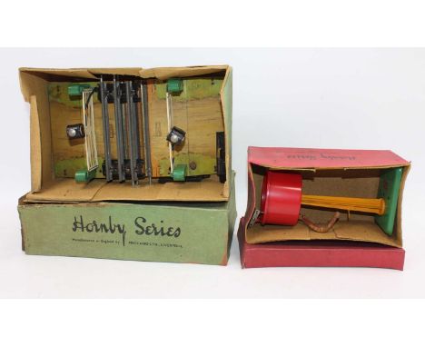 Two Hornby accessory items:- 1933-8 level crossing E1E lighter green gateposts (E-BF) and 1934-9 no. 1 water tank, red tank, 