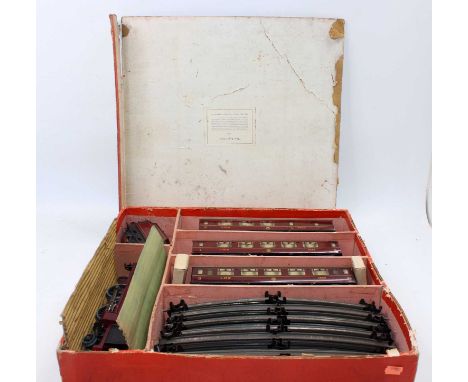 1937-41 Hornby E320 passenger set comprising:- 1936-41 Royal Scot loco and tender, shadowed 6100 on cabside, black smokebox a