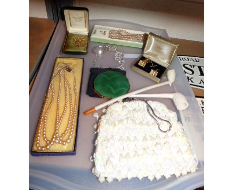 Tray of mixed costume jewellery and clay church wardens pipe