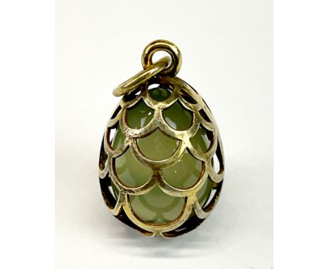 A gilt white metal (tested silver) and jade egg pendant, probably Russian, L. 2.5cm.