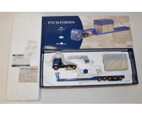 Corgi set CC12605 ltd. ed. Pickford's Scammell Crusader, king trailer and load 1:50 scale, ltd. ed. 532/2700, little signs of
