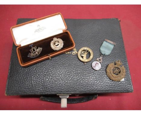 Vintage case containing white metal shoulder flash in shape of brooch for T RE Renfrewshire, Royal Engineers cap badge conver