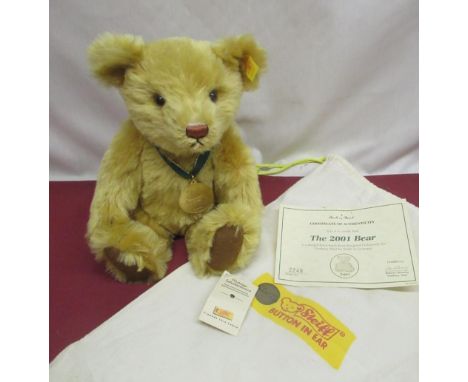 Steiff The 2001 Bear in golden mohair with Danbury Mint pendant, with cerificate of authenticity, H30cm, with Steiff dustbag 