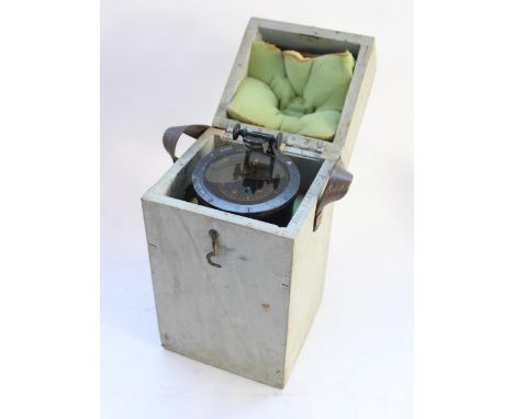 WW2 period British Air Ministry or RAF observers compass type O6.A with original box 