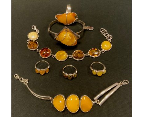 A Copal amber/amber coloured resin seven panel bracelet, bangle, four dress rings, part stamped PZ 925 Poland, 113g gross (7)
