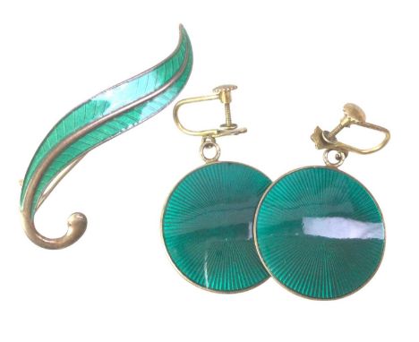 VINTAGE NORWEGIAN SILVER AND ENAMEL BROOCH, ALONG WITH A SIMILAR PAIR OF EARRINGS,  the brooch in the form of a leaf, with st
