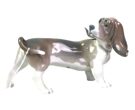 LLADRO MODEL OF A BASSET HOUND, WITH OTHER ITEMS  including a Lladro figure and Royal Doulton figureshound 21cm long 