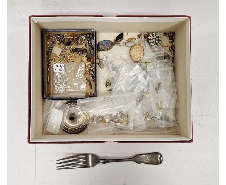 Edwardian silver fork, hallmarked Sheffield 1909 by John Round and sons, 49g, together with a selection of jewellery making a