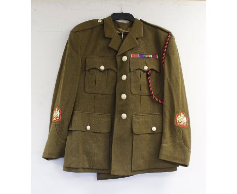 British Army dress uniform jacket having Van Dungie label penned "G King", ERII staybrite buttons by Gaunt of London, Warrant