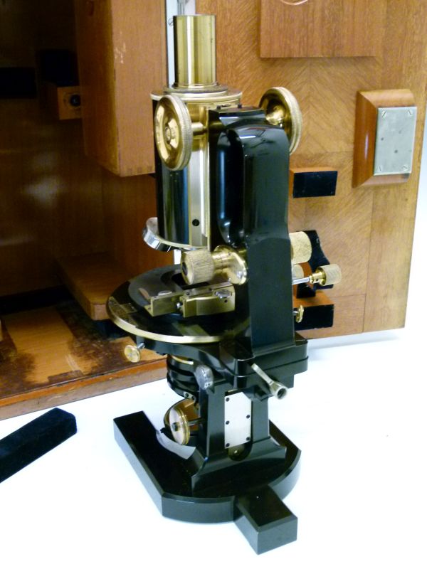 Early 20th Century Carl Zeiss brass and blackened brass compound microscope, serial number 50237,
