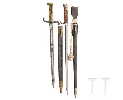 Zwei Seitengewehre, Preußen  Ein nummerngleiches Seitengewehr M 1871 mit kräftiger Rückenklinge (stellenweise narbig, scharti