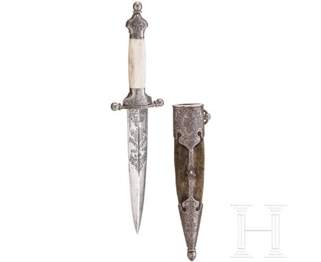 Kleines Jagdmesser mit Beschlägen aus Stahl, Zlatoust, Russland, 1865 - 1885  Zweischneidige, gegratete Klinge mit Floralätzu