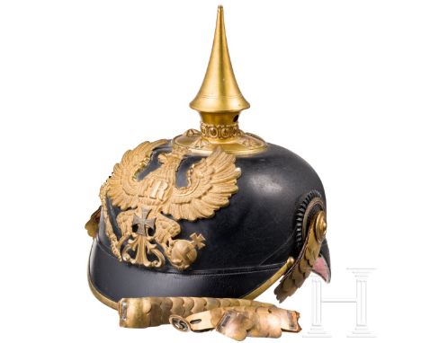 Helm für Reserveoffiziere der Infanterie, Preußen, um 1900  Schwarz lackierte Lederglocke (fein krakeliert, kleine Druckstell