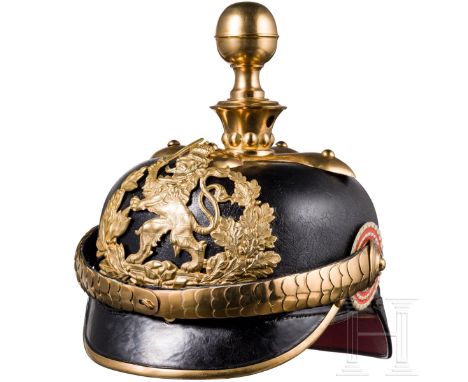 Helm für Unteroffiziere der hessischen Feldartillerie, um 1900  Schwarz lackierte Lederglocke (etwas eingesunken, fein krakel