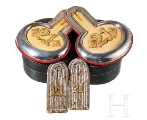 Ein Paar Epauletten und Schulterstücke für Offiziere im 2. Badischen Dragoner-Regiment Nr. 21, um 1900  Ein Paar schön erhalt
