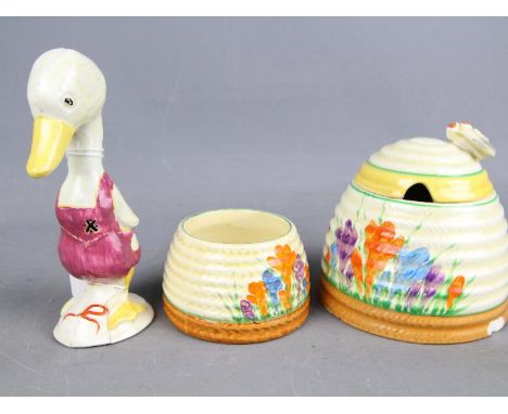 Clarice Cliff - a small mixed lot of ornamental tableware (part a/f)   Est £50 - £80