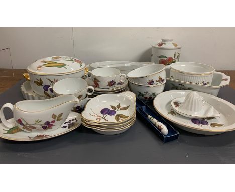 Royal Worcester porcelain tableware "Evesham" pattern to include serving dishes, fish dish, serving platters etc 