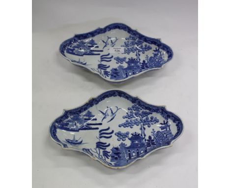 A PAIR OF 19TH CENTURY BLUE AND WHITE PEARL WARE LOZENGE SHAPED DISHES decorated in the willow pattern, 28.5cm wide (2)