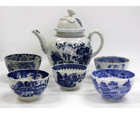 A LATE 18TH CENTURY WORCESTER PORCELAIN BLUE AND WHITE TEAPOT, a late 18th Century Worcester porcelain blue and white tea bow