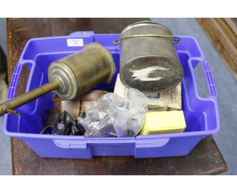 A BOX OF MISCELLANEOUS ITEMS TO INCLUDE a pair of binoculars, an antique brass bottle jack, an old alarm clock, two oriental 