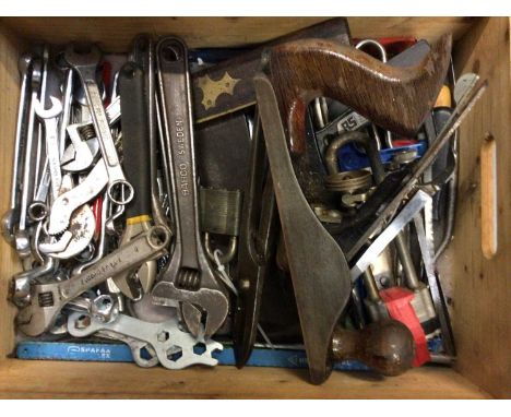 Collection of assorted tools to be sorted into suitable lots