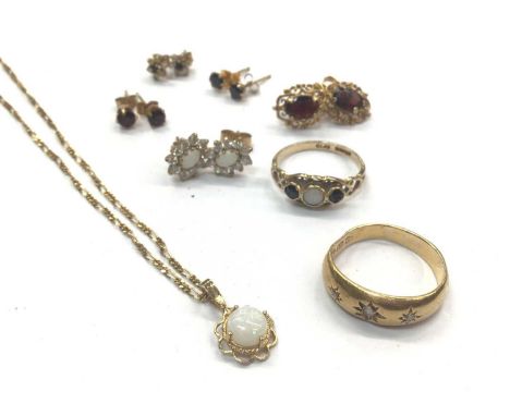 18ct gold diamond set gypsy ring, 9ct gold gem set ring, 9ct gold chain and various gold and yellow metal earrings The 18ct g