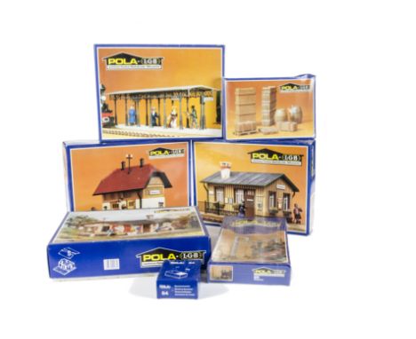 LGB/Pola G scale kit buildings designed for outdoor use: including 902 Waiting Room, 903 Toilet Block, 908 covered platform, 